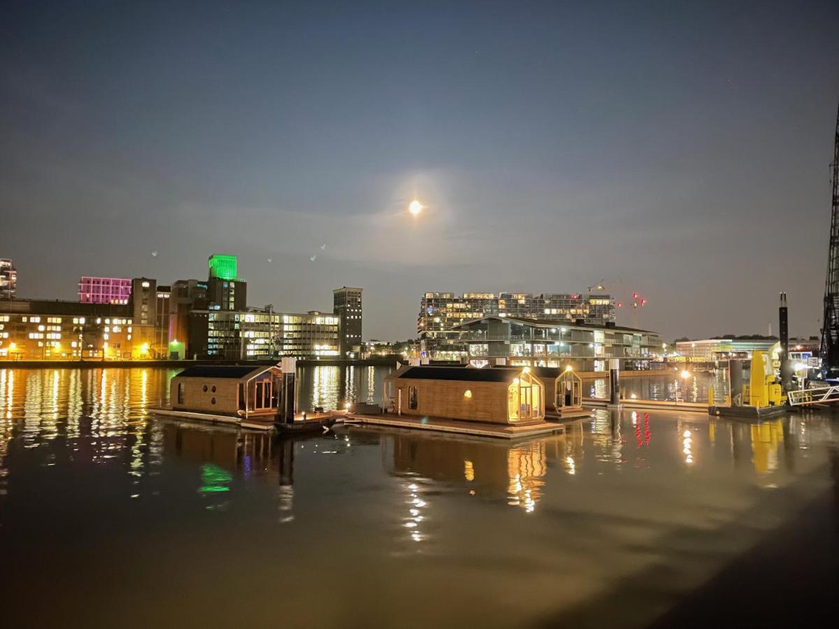Wikkelboat Nr1 At Floating Rotterdam Rijnhaven Villa Luaran gambar