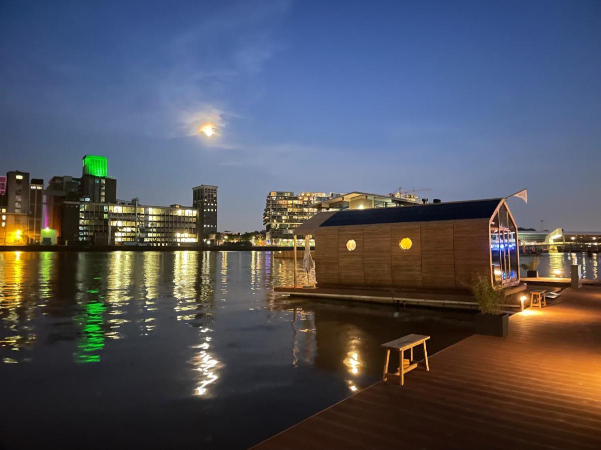 Wikkelboat Nr1 At Floating Rotterdam Rijnhaven Villa Luaran gambar