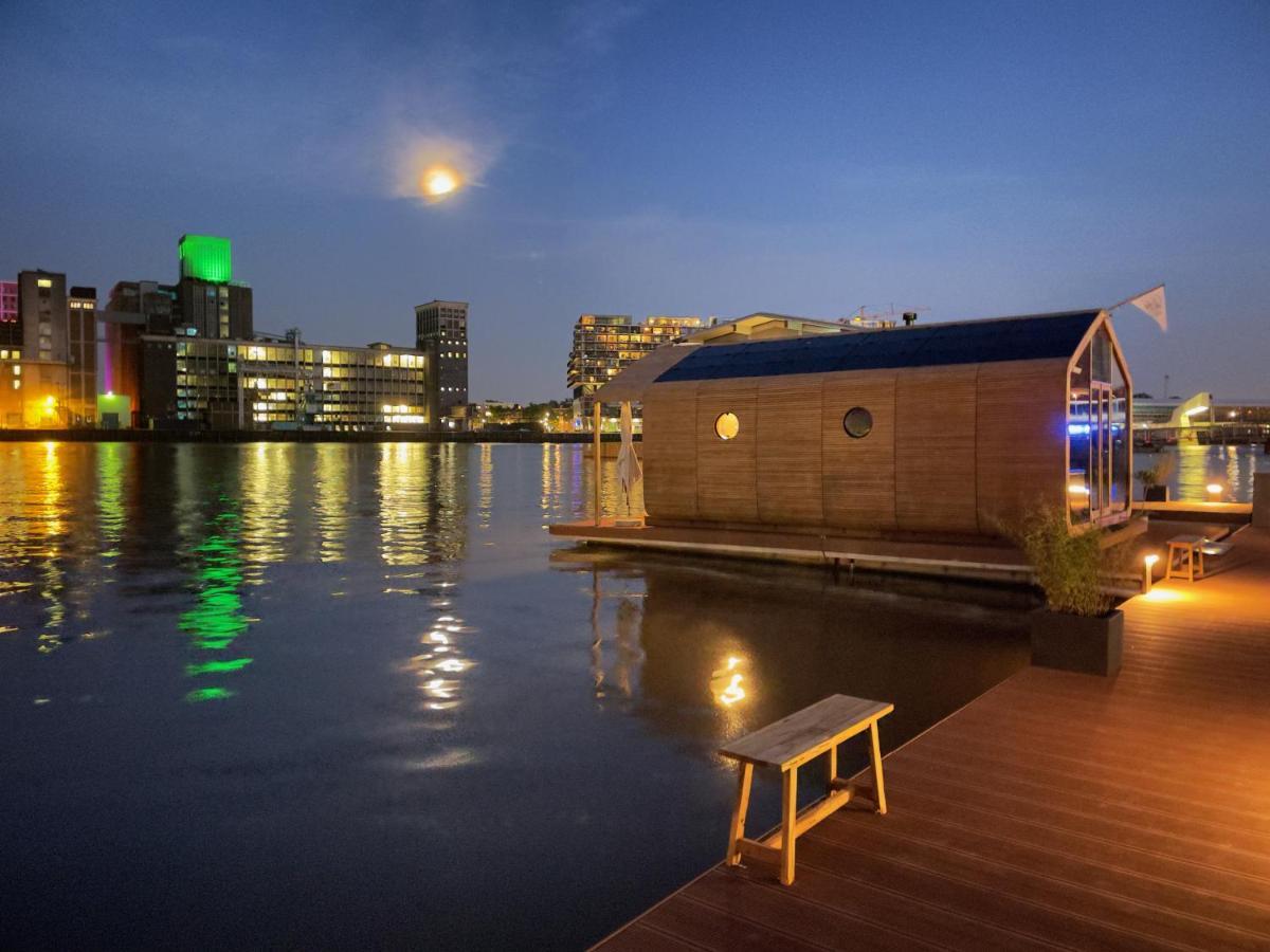Wikkelboat Nr1 At Floating Rotterdam Rijnhaven Villa Luaran gambar